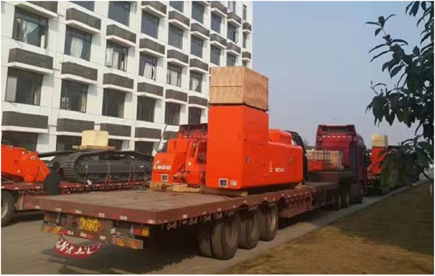 邦立電動(dòng)挖掘機(jī)發(fā)貨.jpg